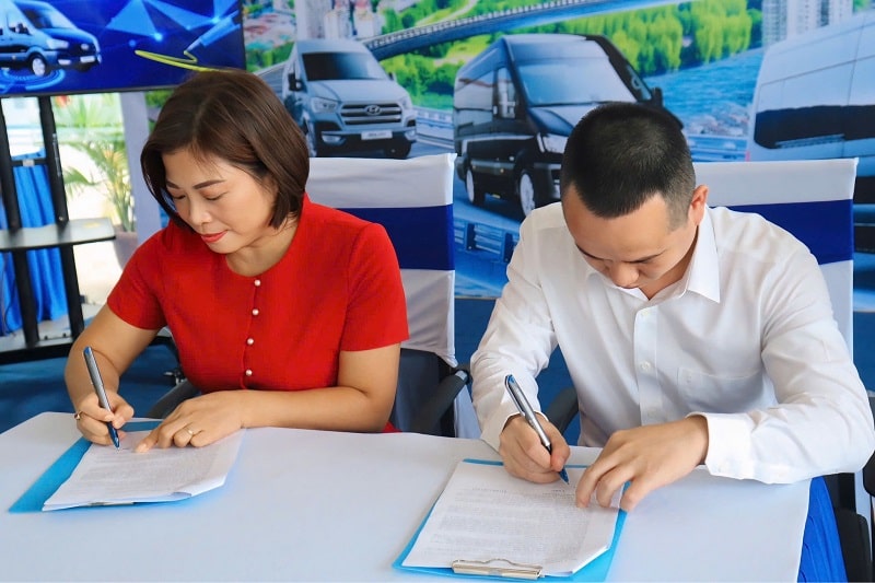 ký hợp đồng mua xe solati