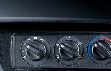 Bảng điều khiển trên taplo xe tải Hyundai Mighty W750